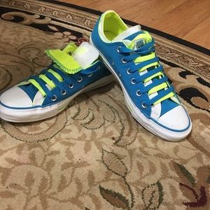 NWOT bright blue and yellow converse!